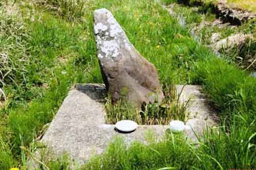 世間遺産 うなり石