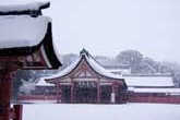 雪に眠る拝殿