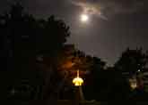 満月と灯籠